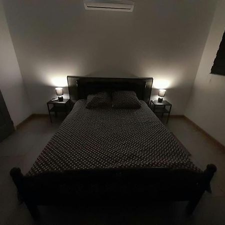 Appartement Spacieux &Tres Calme. Spacious & Very Quiet Apartment. Carros Extérieur photo