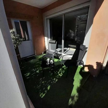 Appartement Spacieux &Tres Calme. Spacious & Very Quiet Apartment. Carros Extérieur photo