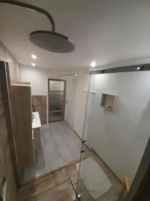 Appartement Spacieux &Tres Calme. Spacious & Very Quiet Apartment. Carros Extérieur photo