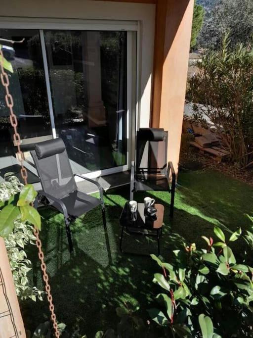 Appartement Spacieux &Tres Calme. Spacious & Very Quiet Apartment. Carros Extérieur photo