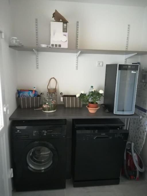 Appartement Spacieux &Tres Calme. Spacious & Very Quiet Apartment. Carros Extérieur photo