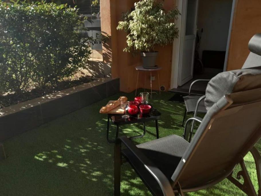 Appartement Spacieux &Tres Calme. Spacious & Very Quiet Apartment. Carros Extérieur photo