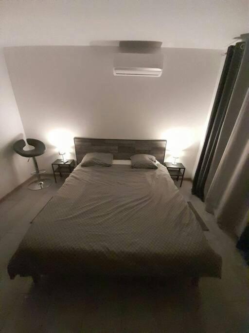 Appartement Spacieux &Tres Calme. Spacious & Very Quiet Apartment. Carros Extérieur photo