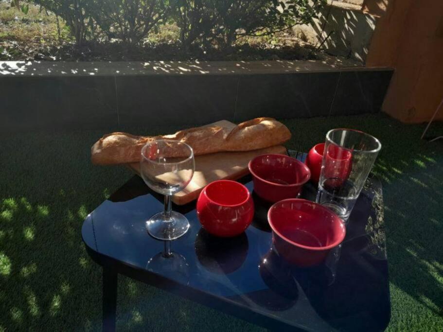 Appartement Spacieux &Tres Calme. Spacious & Very Quiet Apartment. Carros Extérieur photo