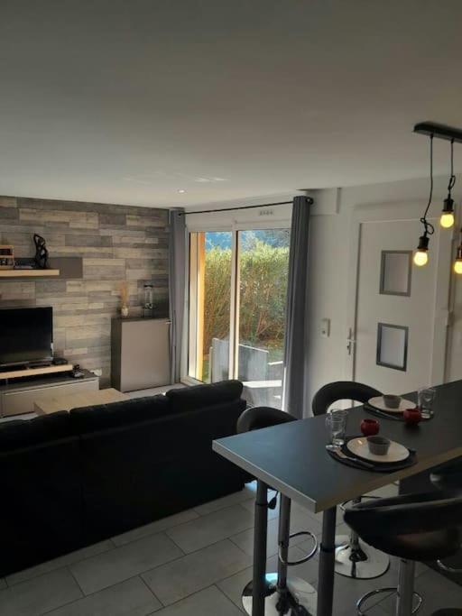 Appartement Spacieux &Tres Calme. Spacious & Very Quiet Apartment. Carros Extérieur photo