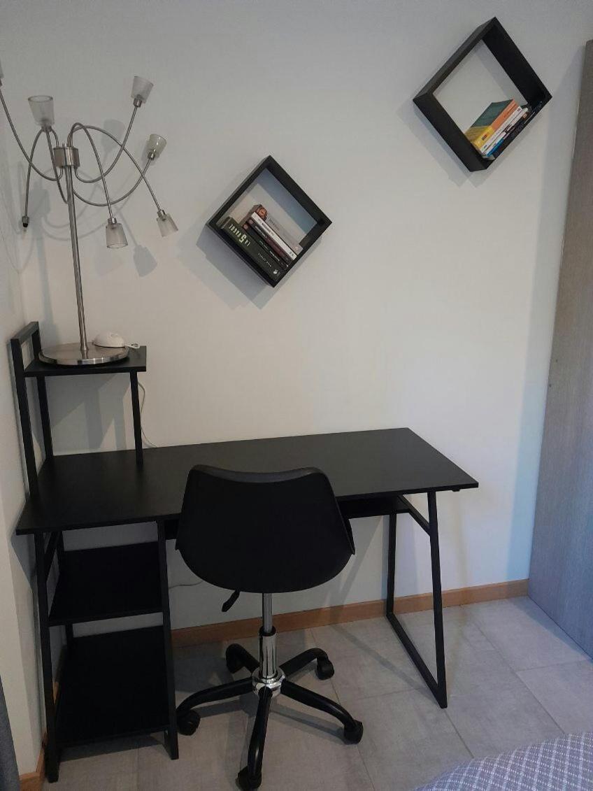 Appartement Spacieux &Tres Calme. Spacious & Very Quiet Apartment. Carros Extérieur photo