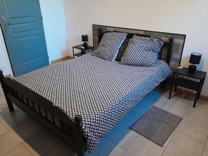 Appartement Spacieux &Tres Calme. Spacious & Very Quiet Apartment. Carros Extérieur photo